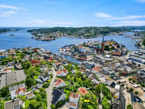 Sentrum Koselig hus med parkering in Arendal, Norway