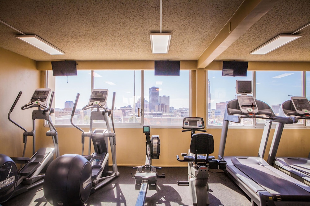 Holiday Inn Downtown Mercy Area by IHG - photo 16