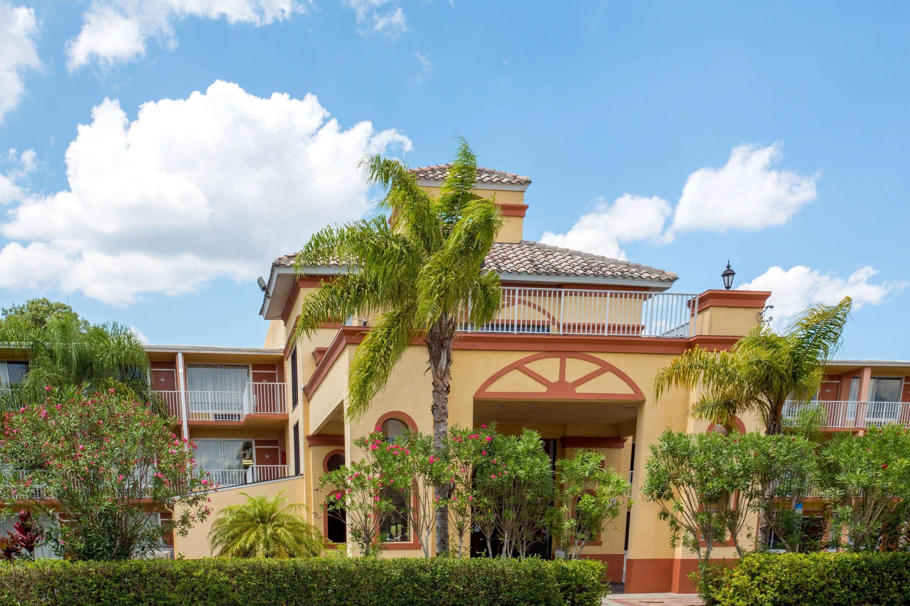 Howard Johnson Inn Tropical Palms Kissimmee - photo 2