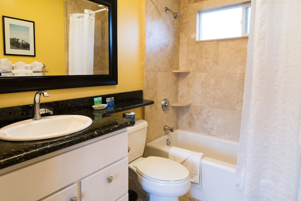 Monterey Peninsula Inn - photo 20