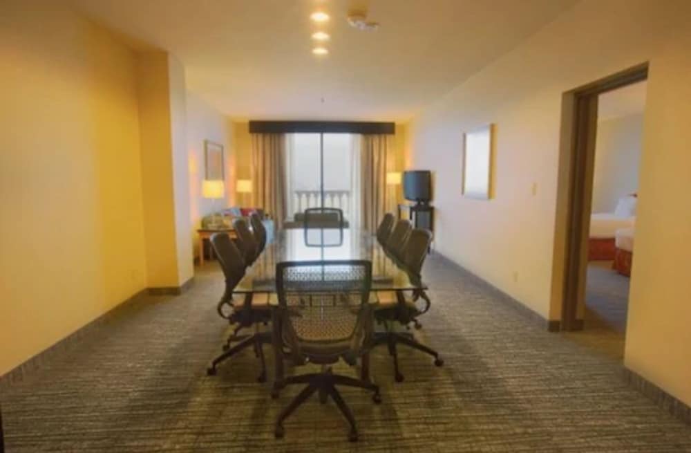 DoubleTree Suites by Hilton Hotel McAllen - photo 11