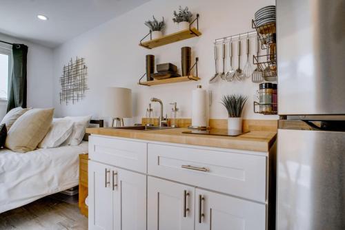 Luxury Tiny Container Home 2mi to Beach Private — 4-Star Luxury Hotel in Sebastian, United States