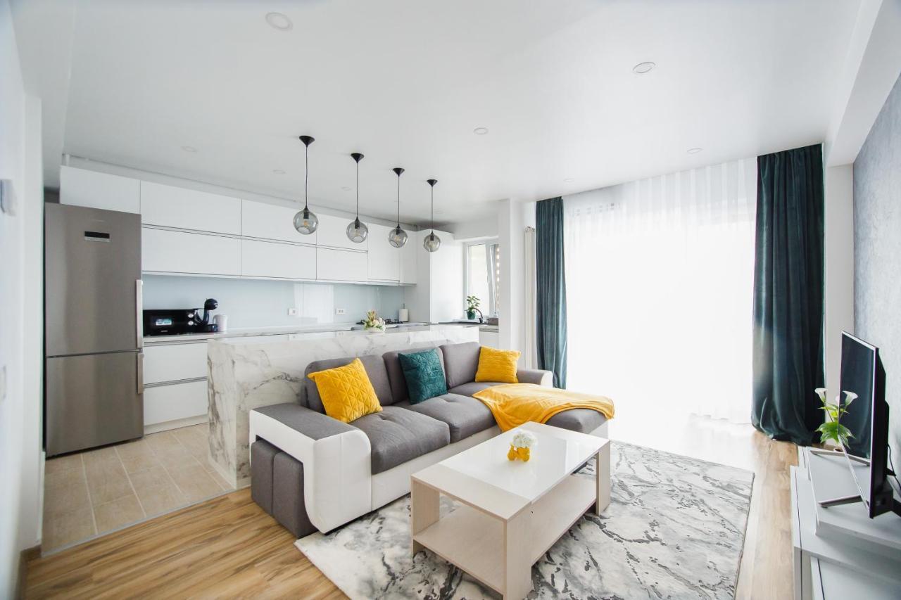 Elegant & Spacious Central Apartment — 4-Star Luxury Hotel in Oradea, Romania