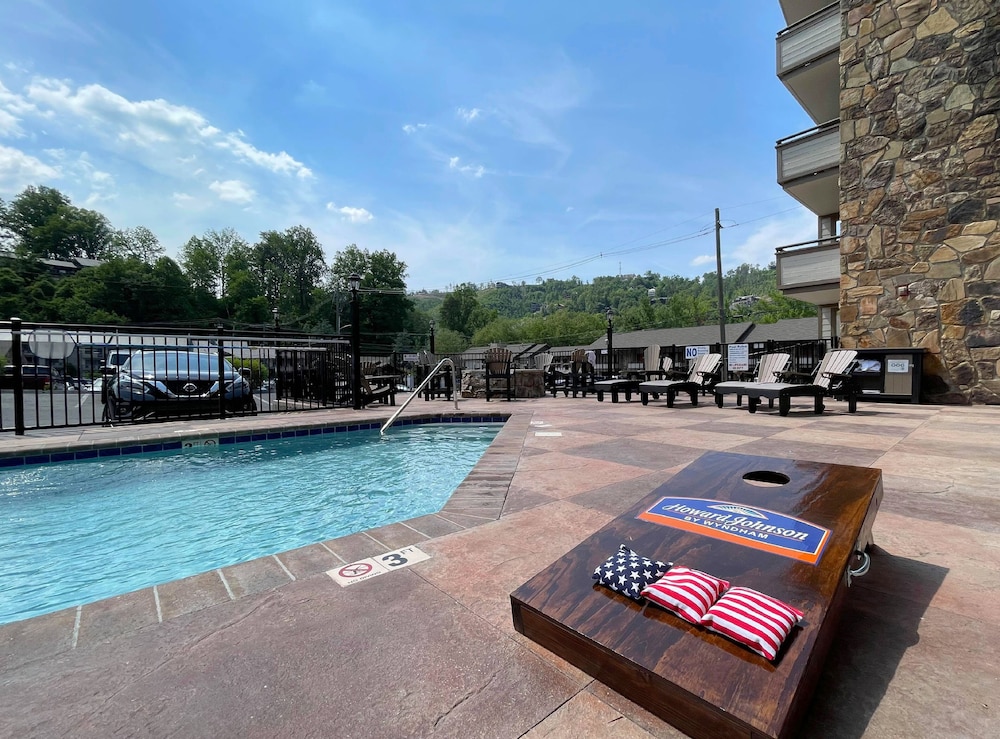 Howard Johnson by Wyndham Downtown Gatlinburg - carbon neutral hotel in Gatlinburg