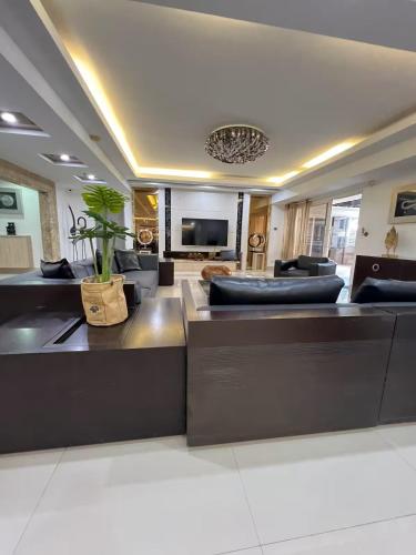 R&R Entire Rental Unit — 5-Star Luxury Hotel in Manila, Philippines