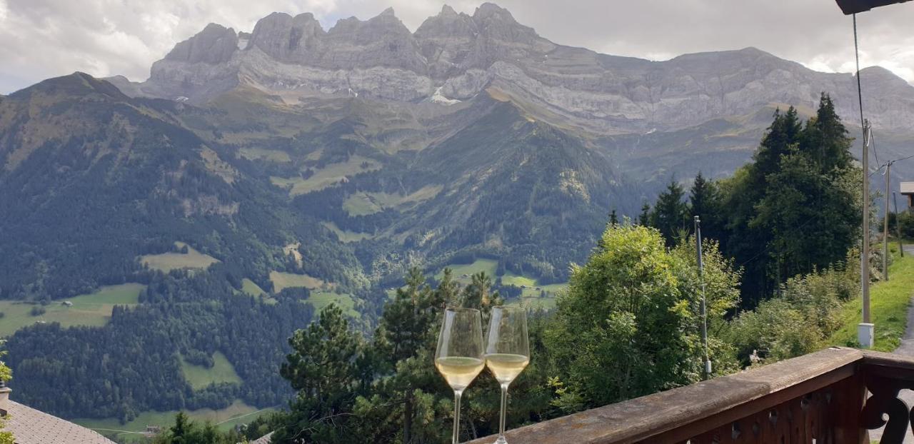 Chalet le Grenier des Crosets Vue exceptionnelle sur les Dents du Midi — 4-Star Luxury Hotel in Champery, Switzerland
