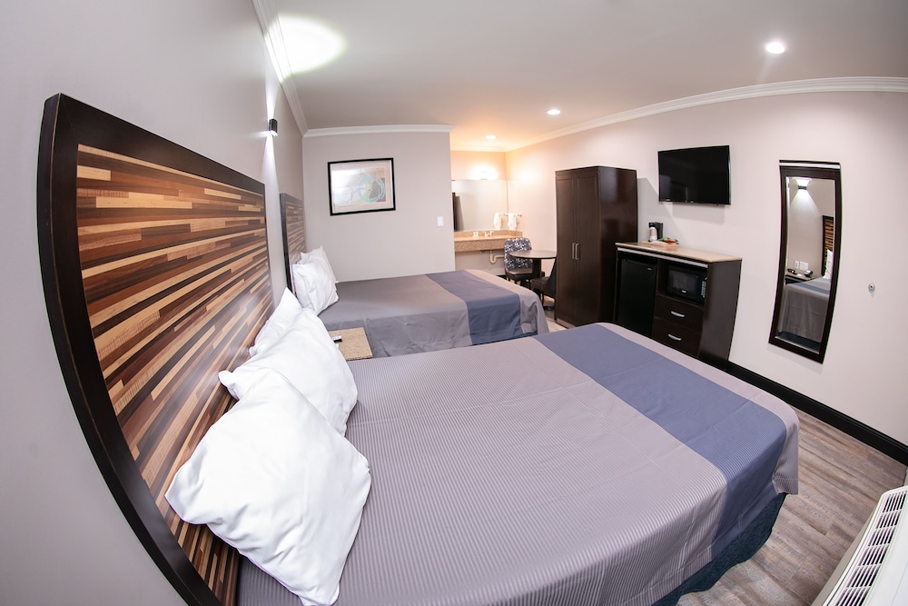 Diamond Bell Inn & Suites - photo 14