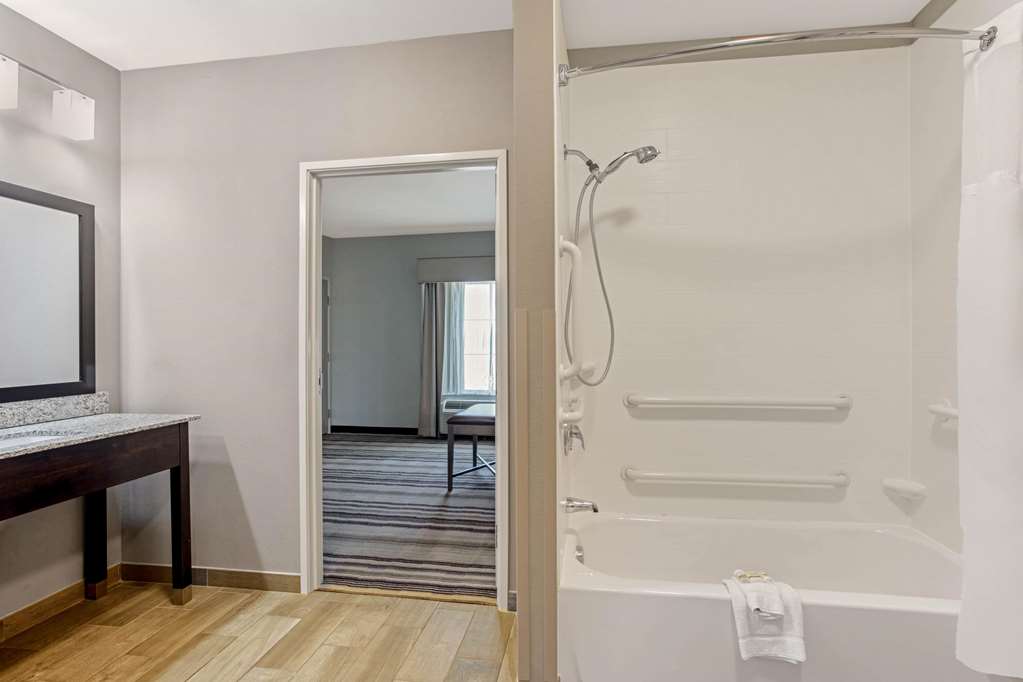 La Quinta Inn & Suites by Wyndham Paducah - photo 31