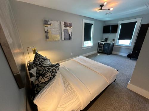 Entire Modern 7 Unit 7 Bath Boutique Inn - photo 4