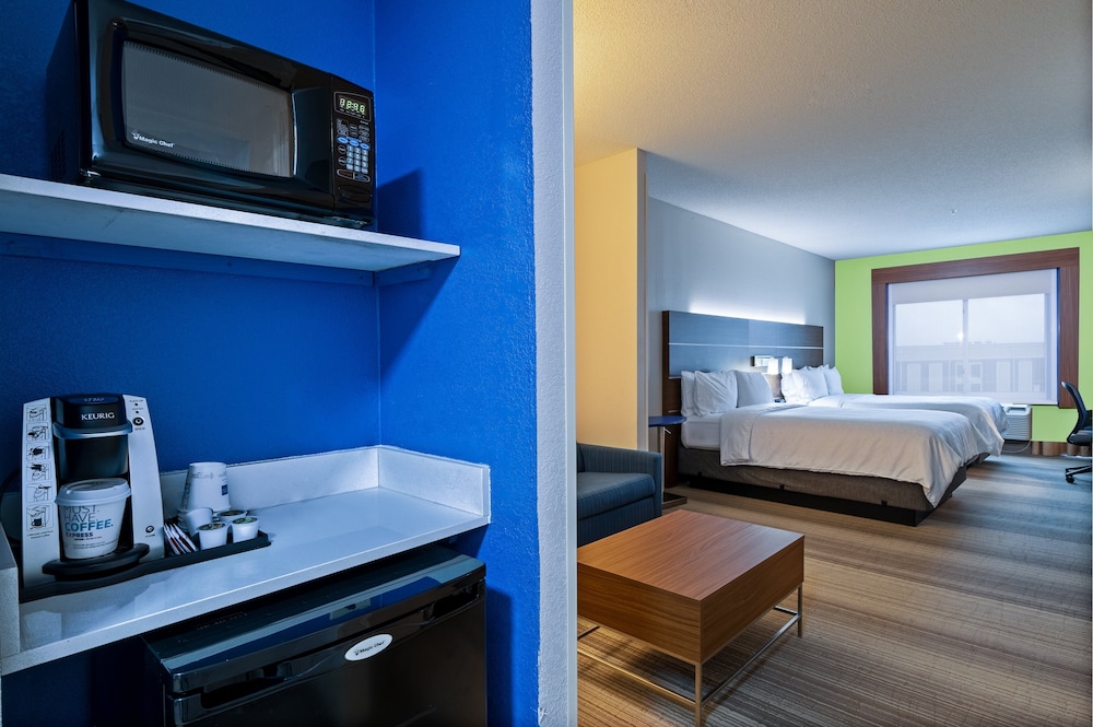 Holiday Inn Express Hotel & Suites Woodbridge by IHG - photo 14