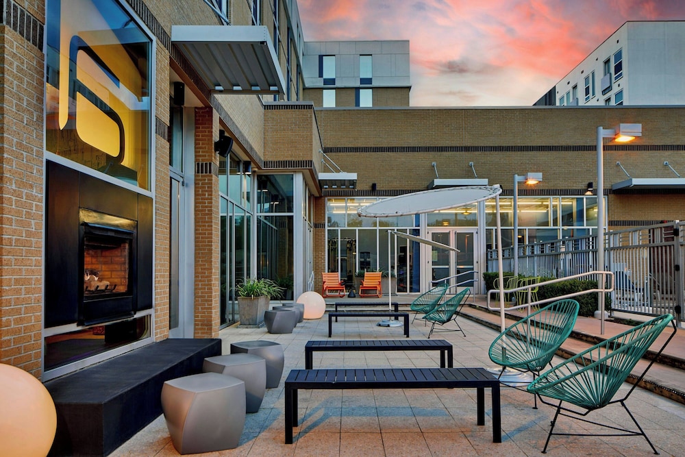 Aloft Austin at The Domain - photo 32