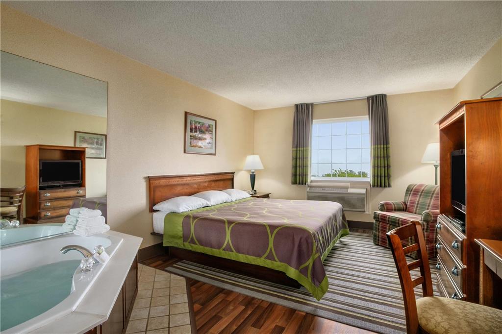 Super 8 by Wyndham Grayville - photo 20