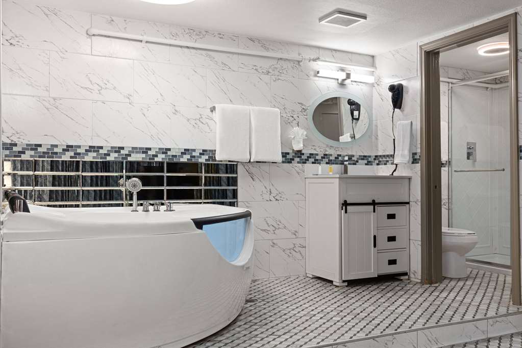 Days Inn by Wyndham Lakewood South Tacoma - photo 37