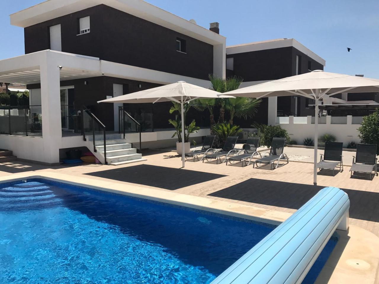 Casa Bos Orange Wellness Luxury Entire Villa Jacuzzi & Pool Gran Alacant near Beach — 4-Star Luxury Hotel in Santa Pola, Spain