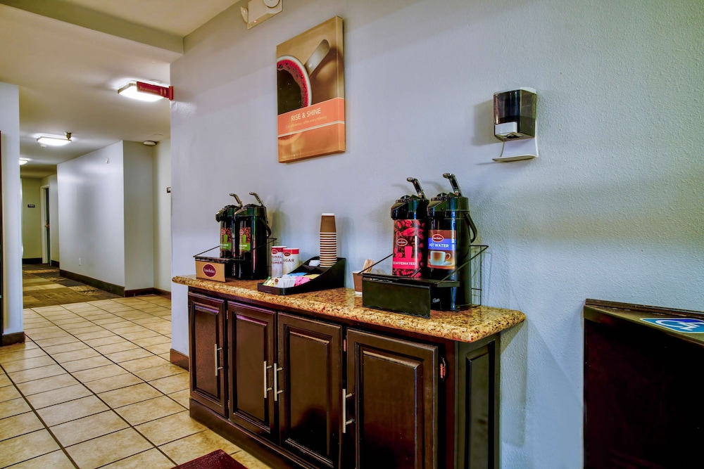 Motel 6 Hesperia CA West Main Street I 15 - photo 23