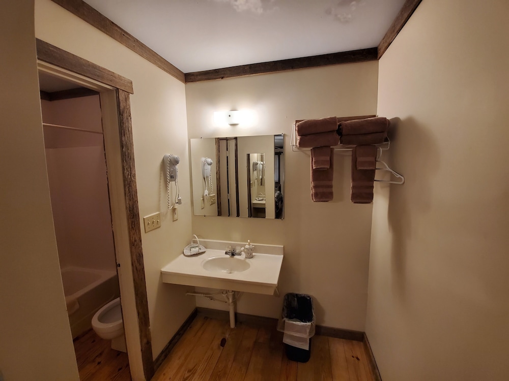 Jamesport Inn - photo 37