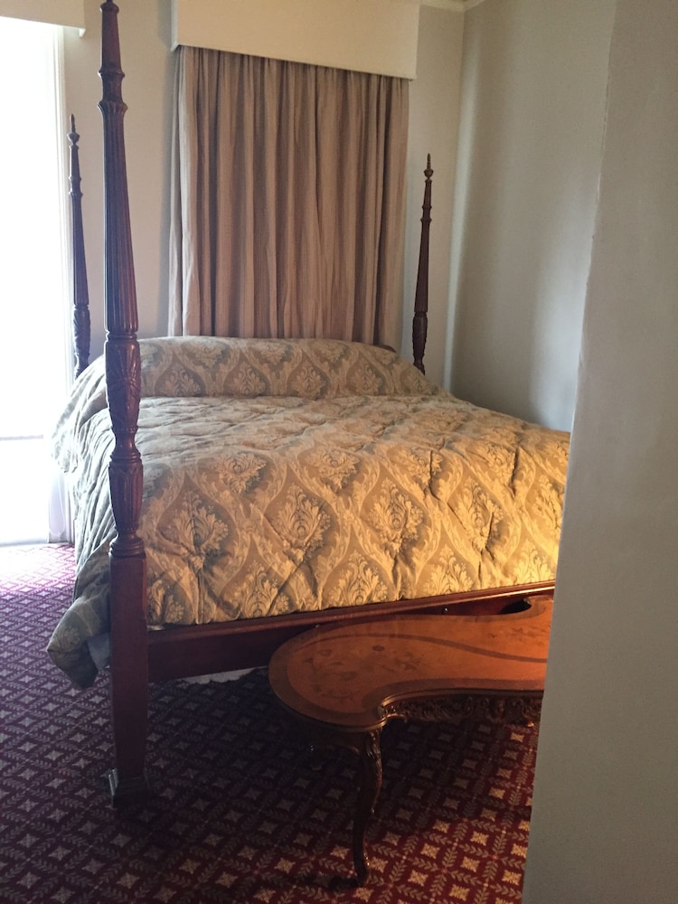 Nine O Five Royal Hotel - photo 21