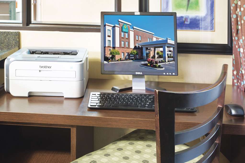 La Quinta Inn & Suites by Wyndham Columbus Grove City - photo 69