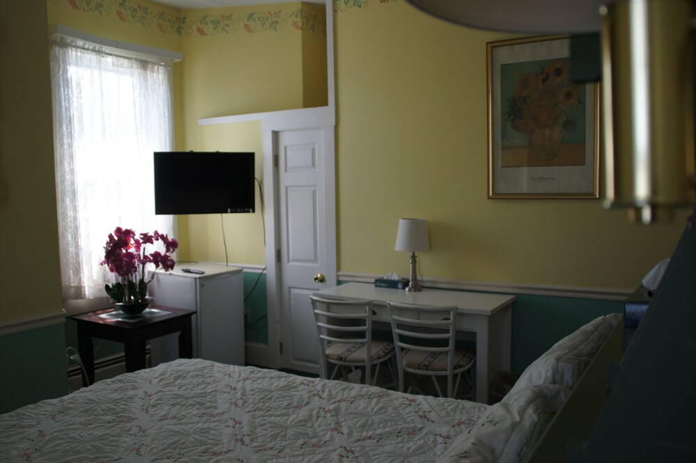 Admiral Weaver Inn - photo 8