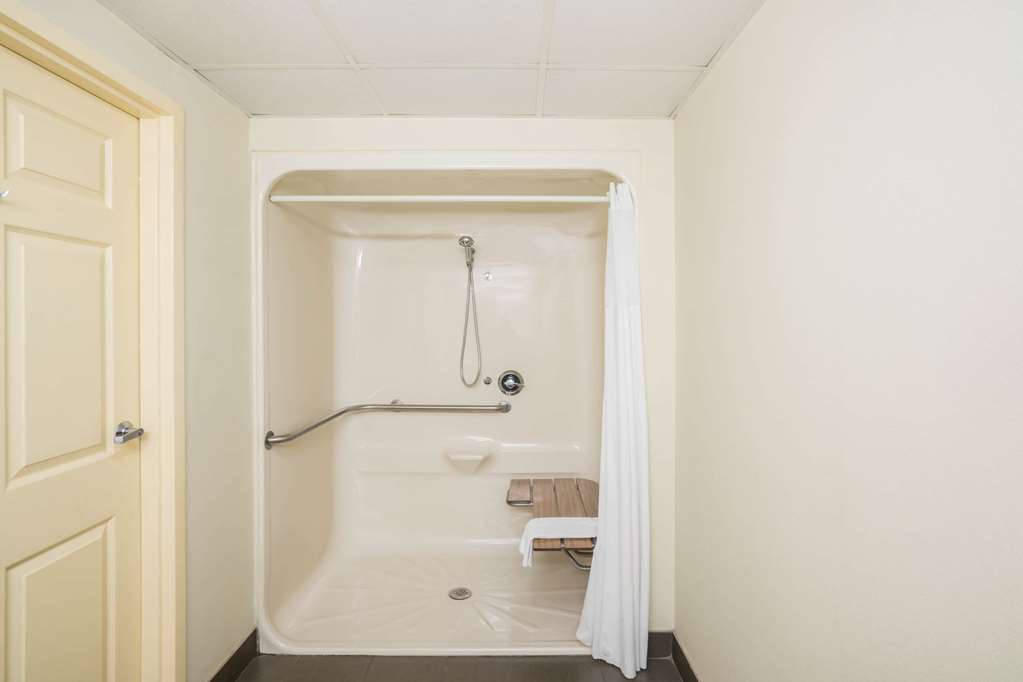Days Inn by Wyndham Clarksville North - photo 15