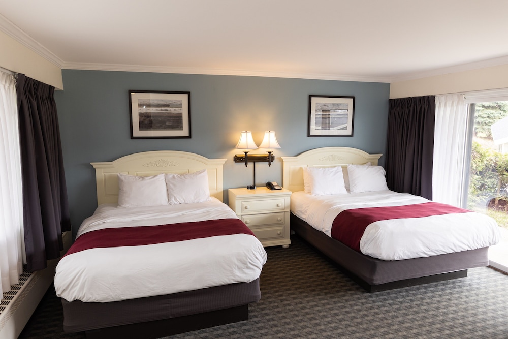 Weathervane Terrace Inn and Suites - photo 11