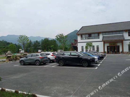 Yunxi Villa — 4-Star Luxury Hotel in Baokang, People's Republic of China