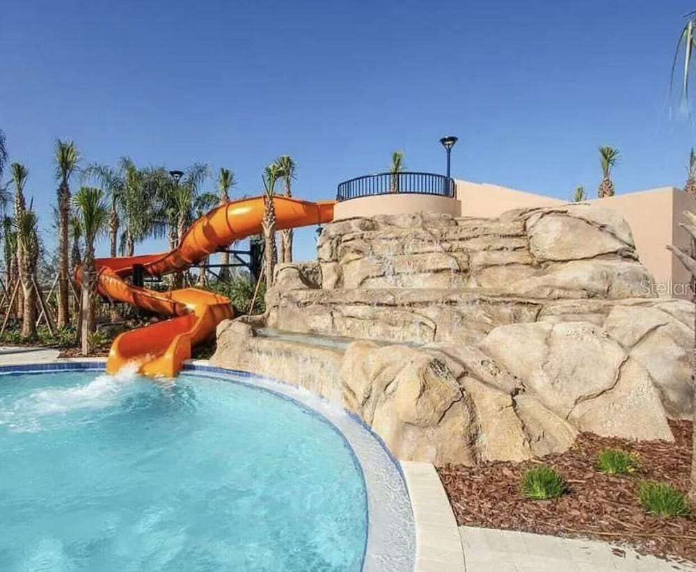 Solterra Resort Spacious House With Game Room Private Pool and Movie Room - photo 26
