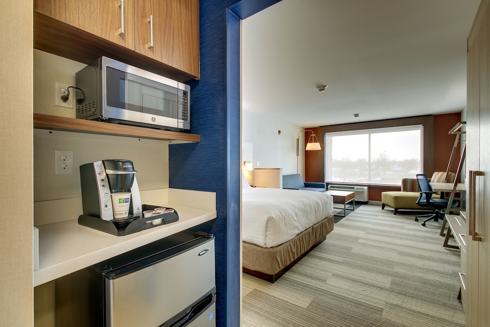 Holiday Inn Express & Suites Galesburg by IHG - photo 7