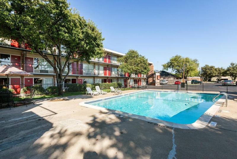Econo Lodge Airport I 35 North - photo 4