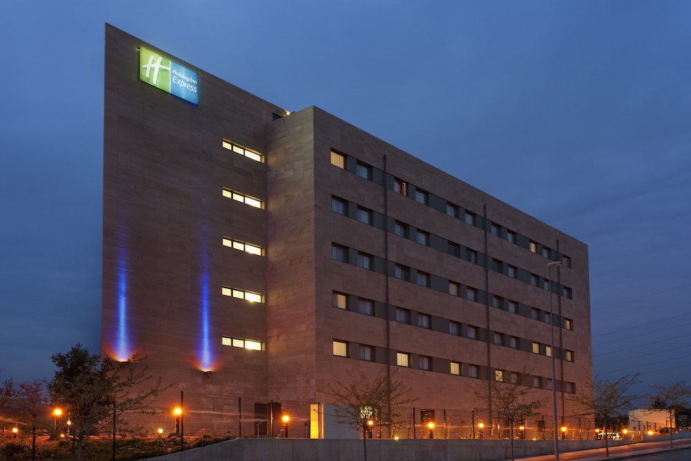 Holiday Inn Express Barcelona Sant Cugat by IHG — hotel in Cerdanyola Del Valles