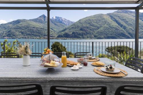 Villa al Castello Pool direkte Seefront 12 Gäste 4SZ 4 Bäder — 4-Star Luxury Hotel in San Siro, Italy