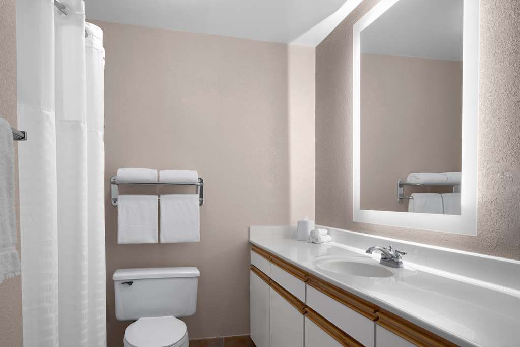 Larkspur Landing Extended Stay Suites Sacramento - photo 13