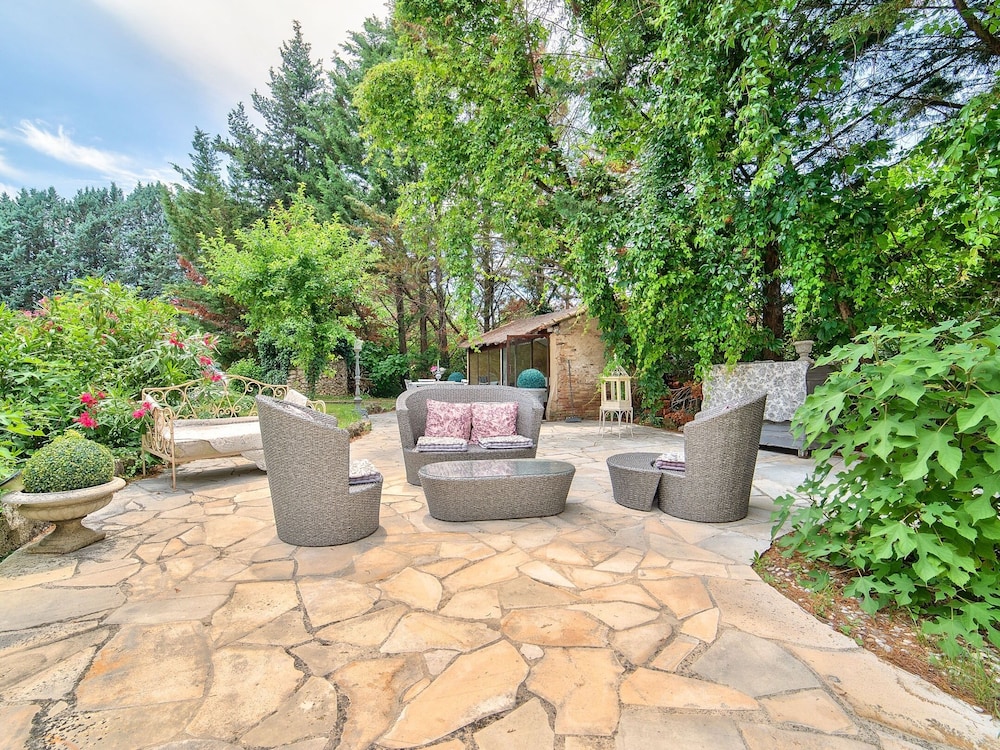 Le Moulin de Sonnailles in Bouc-Bel-Air, France