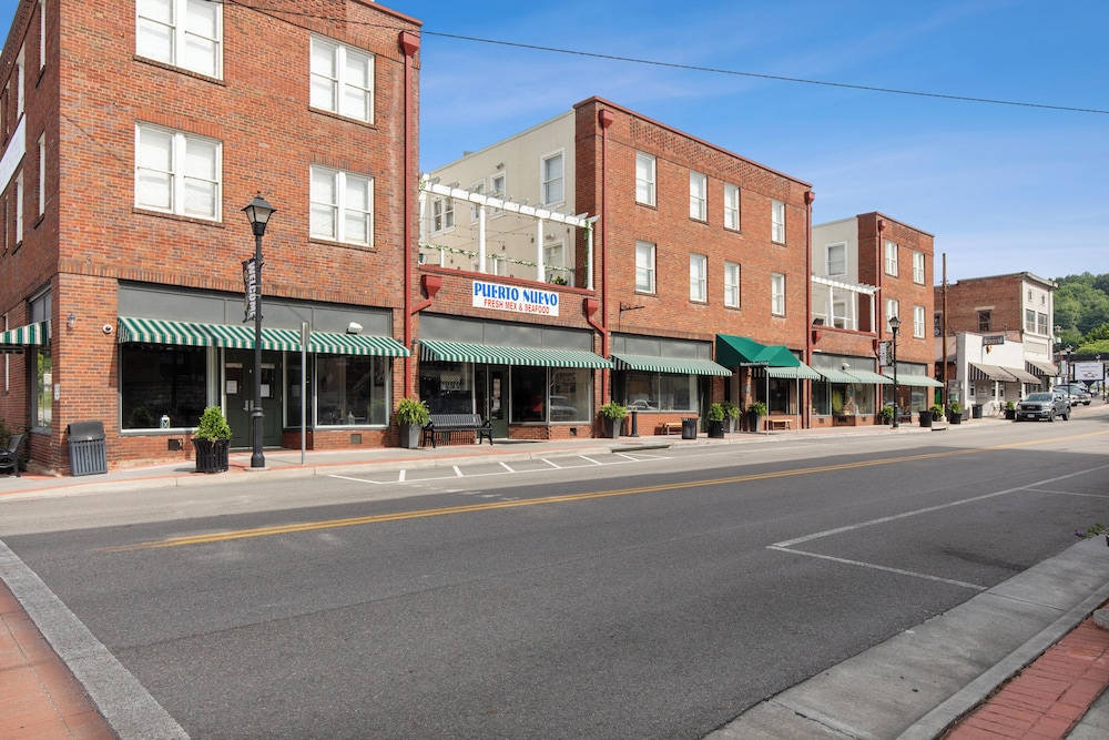 Western Front Hotel - photo 37