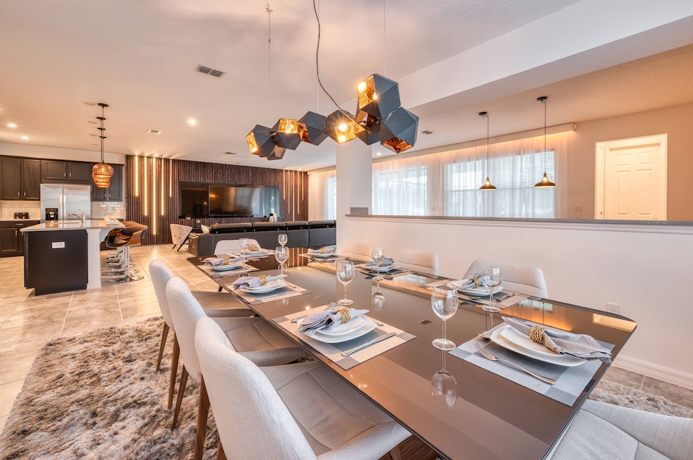 Elegant Brand New 9 Bedrooms House With Private Pool at Solara Resort - photo 57
