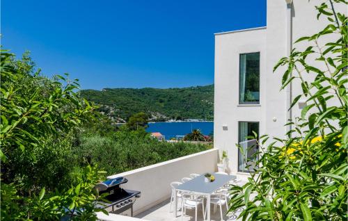 Four Bedroom Holiday Home In Zaton Mali
