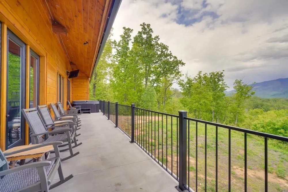 Sensational Views 4 Bedroom Cabin by Heavenly Views Resort - photo 40