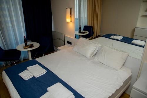 Beautiful apartments near the sea ORBI CITY N2