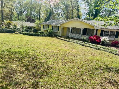 Spacious ranch home near Stone Mountain Park — 4-Star Luxury Hotel in Stone Mountain, United States