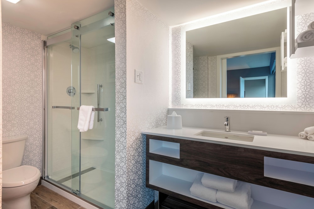 Hampton Inn by Hilton Manchester - photo 29