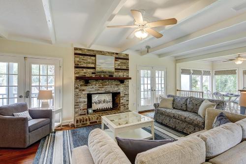 Under The Oaks in Isle Of Palms, United States