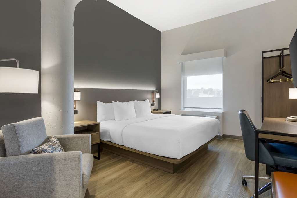 Comfort Inn & Suites Newark Liberty International Airport - photo 28