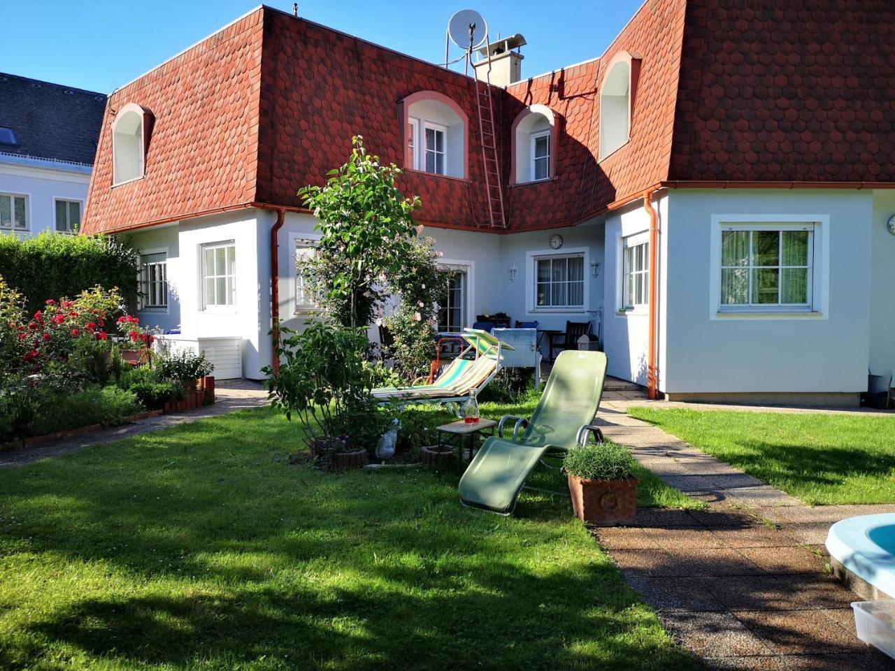 Christl Apartment mit Garten und Pool zur Mitbenutzung — 4-Star Luxury Hotel in Vienna, Austria