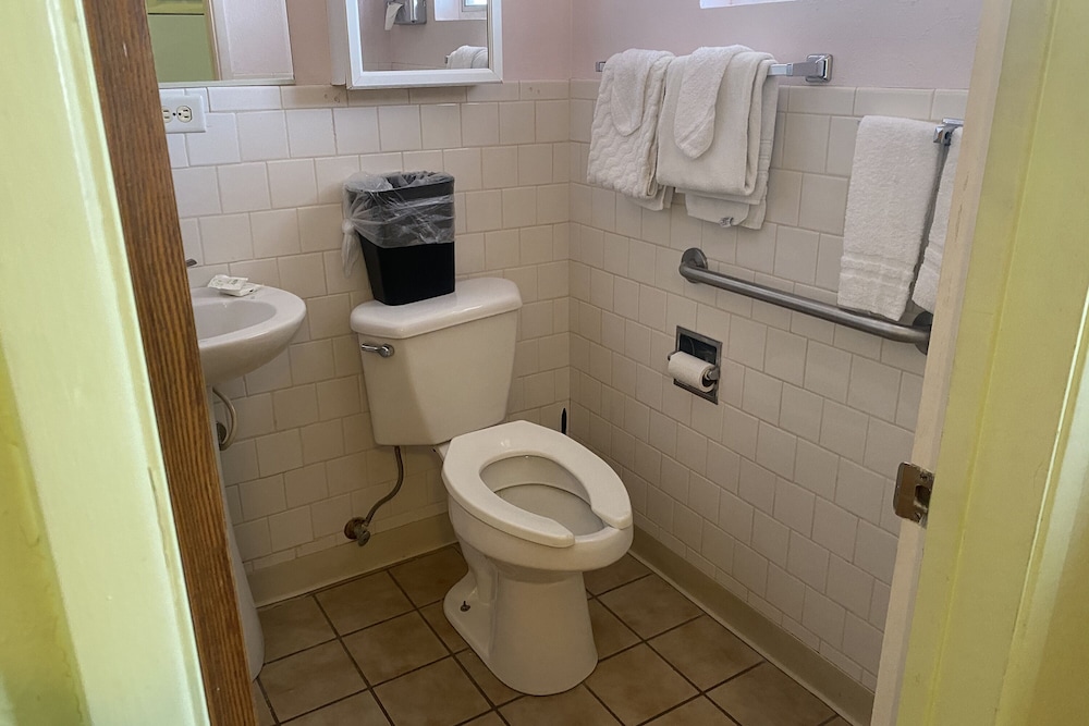 OYO Hotel Yuma AZ Desert Grove - photo 11