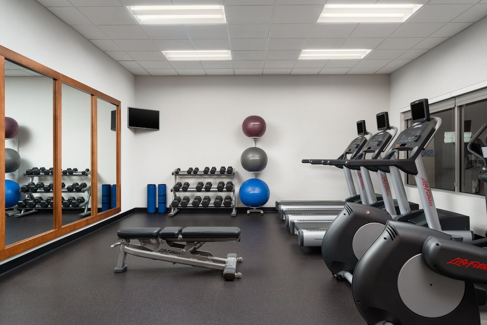 TownePlace Suites by Marriott Champaign Urbana Campustown - photo 23