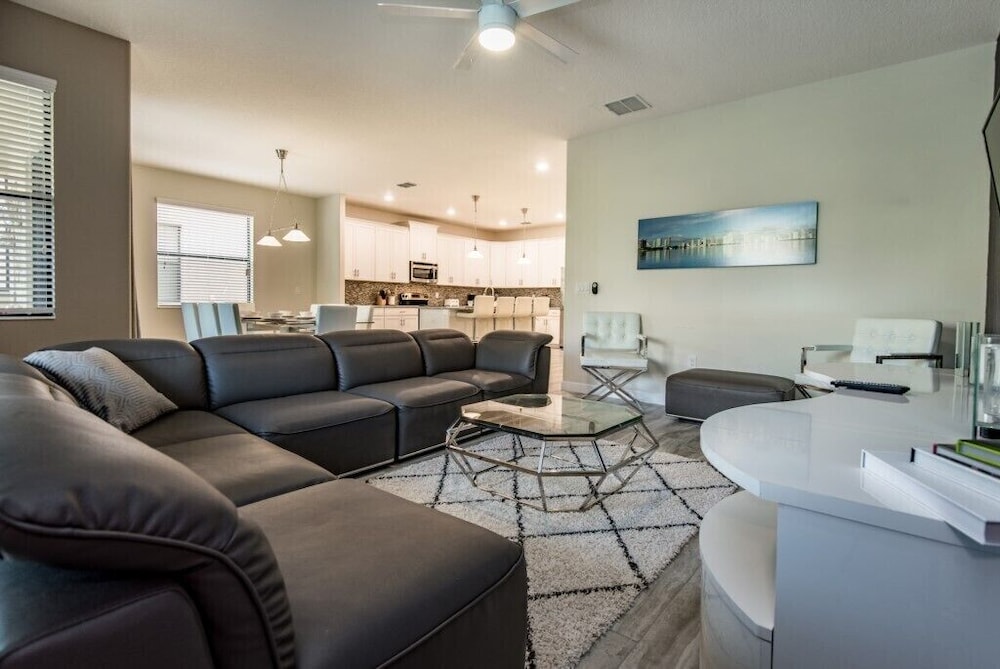 6 Bdrm 5 Bath in Solterra Resort - photo 13