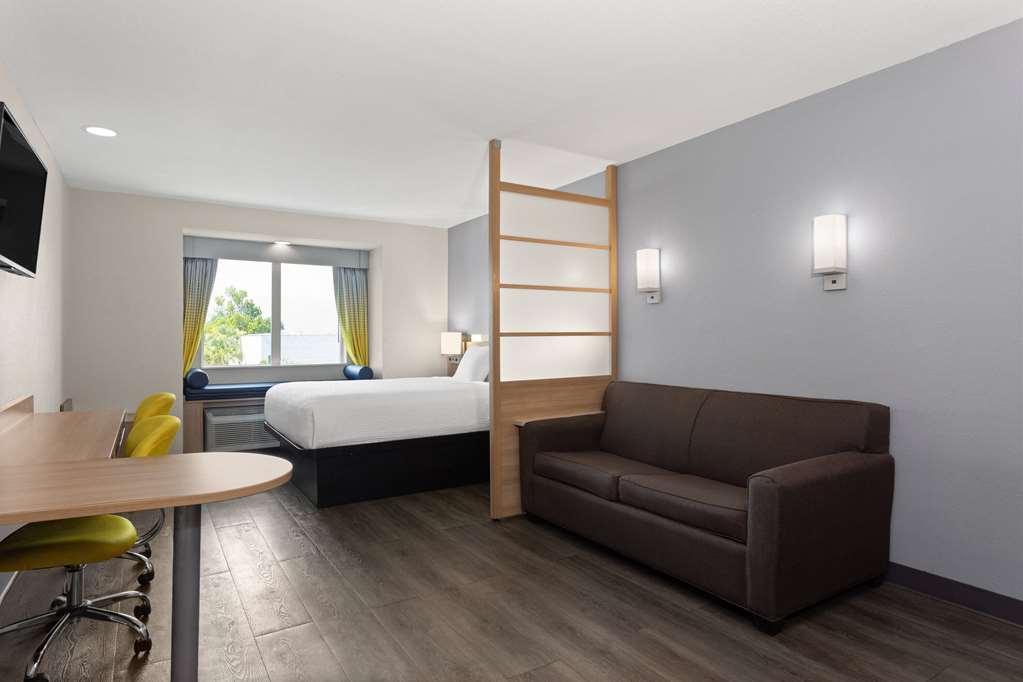 Microtel Inn & Suites by Wyndham Panama City - photo 34