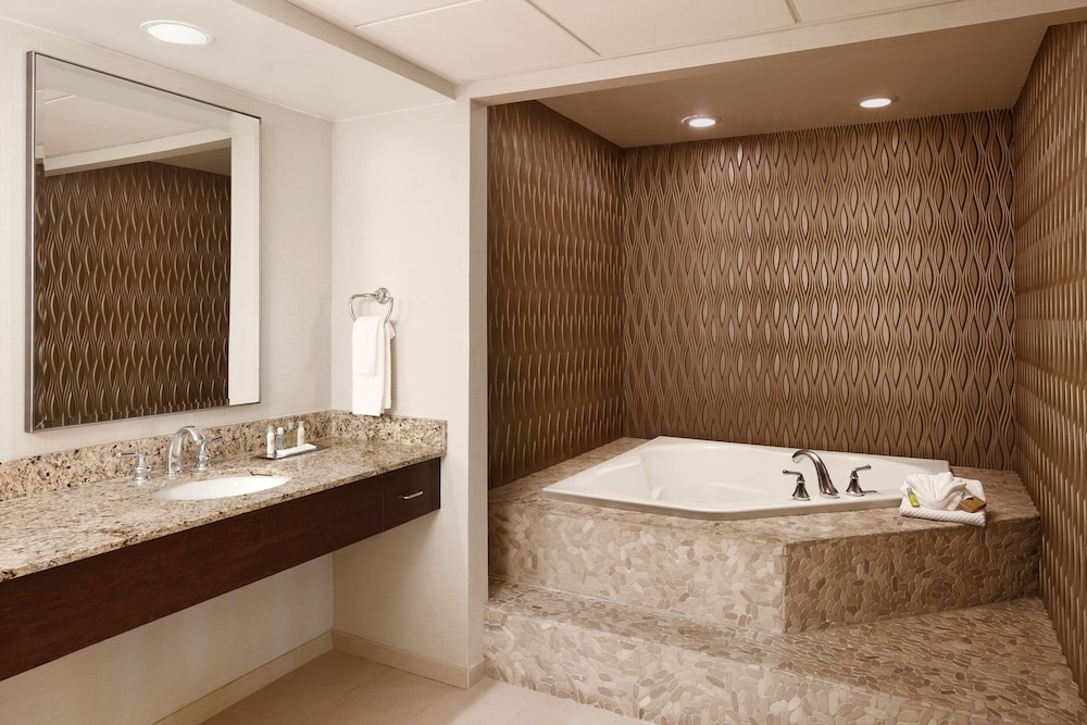 DoubleTree by Hilton Ontario Airport - photo 36