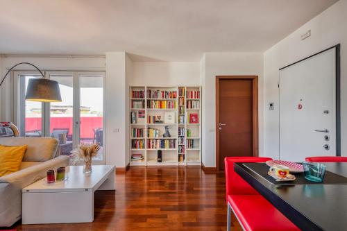 CELIO 11 Appartamento con terrazzo — 4-Star Luxury Hotel in Milan, Italy