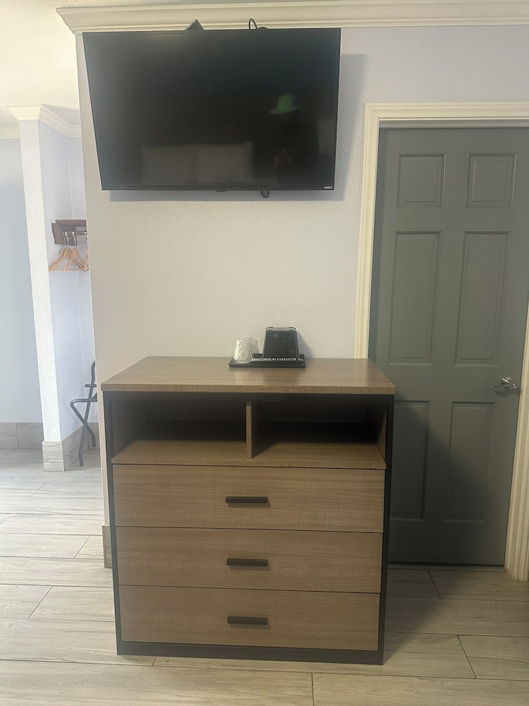 Carrizo Executive Inn - photo 11